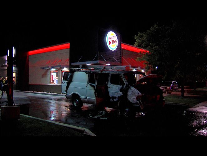 Vehículo estalla en llamas en frente de un Burger King en Salt Lake City 
