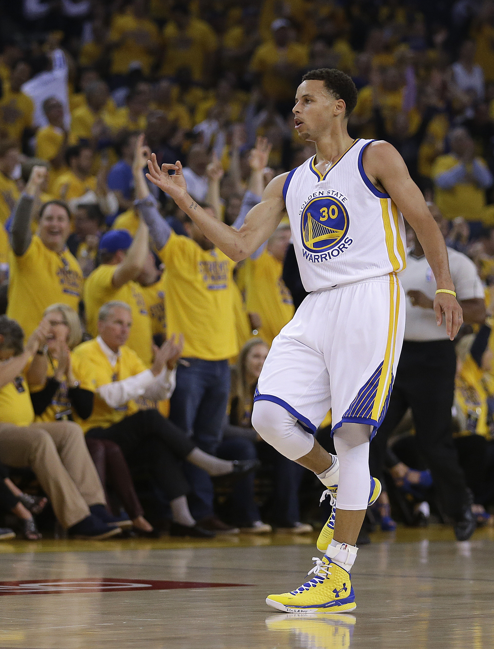 Warriors' Curry fined $5,000 for flop in Game 1 vs Rockets