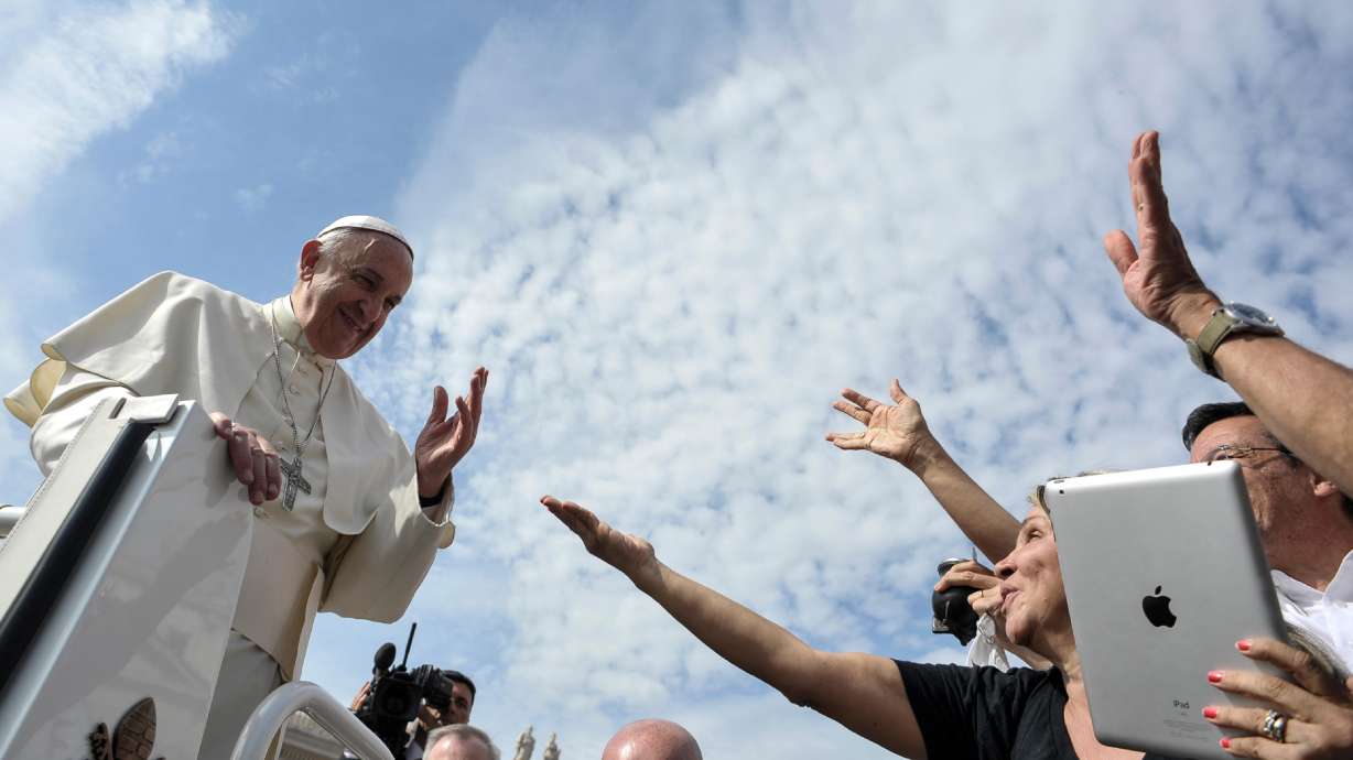 Pope urges Chinese Catholics to be 'united' to church