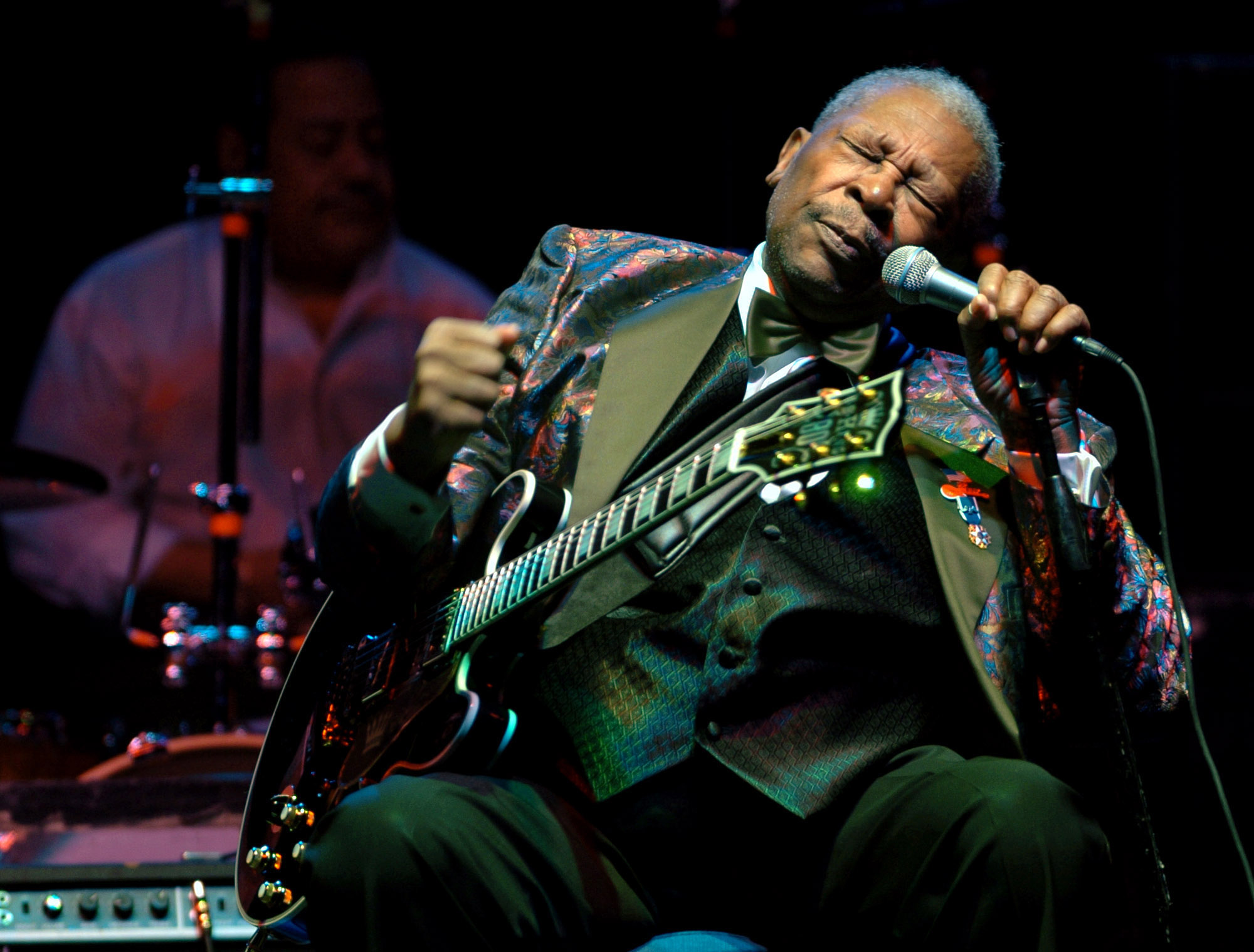 Some B.B. King kin get OK to visit body day before public