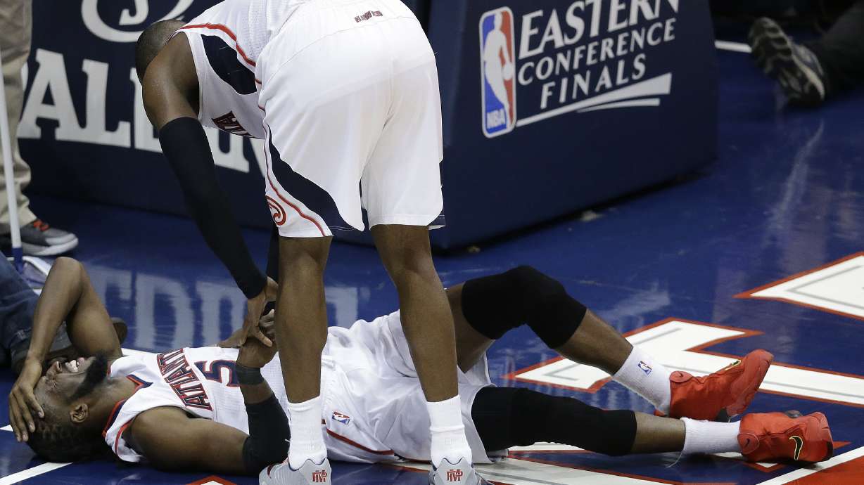Hawks lose DeMarre Carroll with left knee sprain