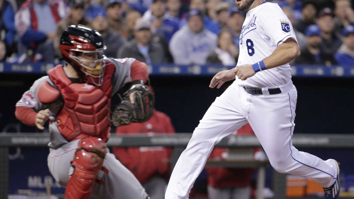 Guthrie throws 6 scoreless innings; Royals top Reds 7-1