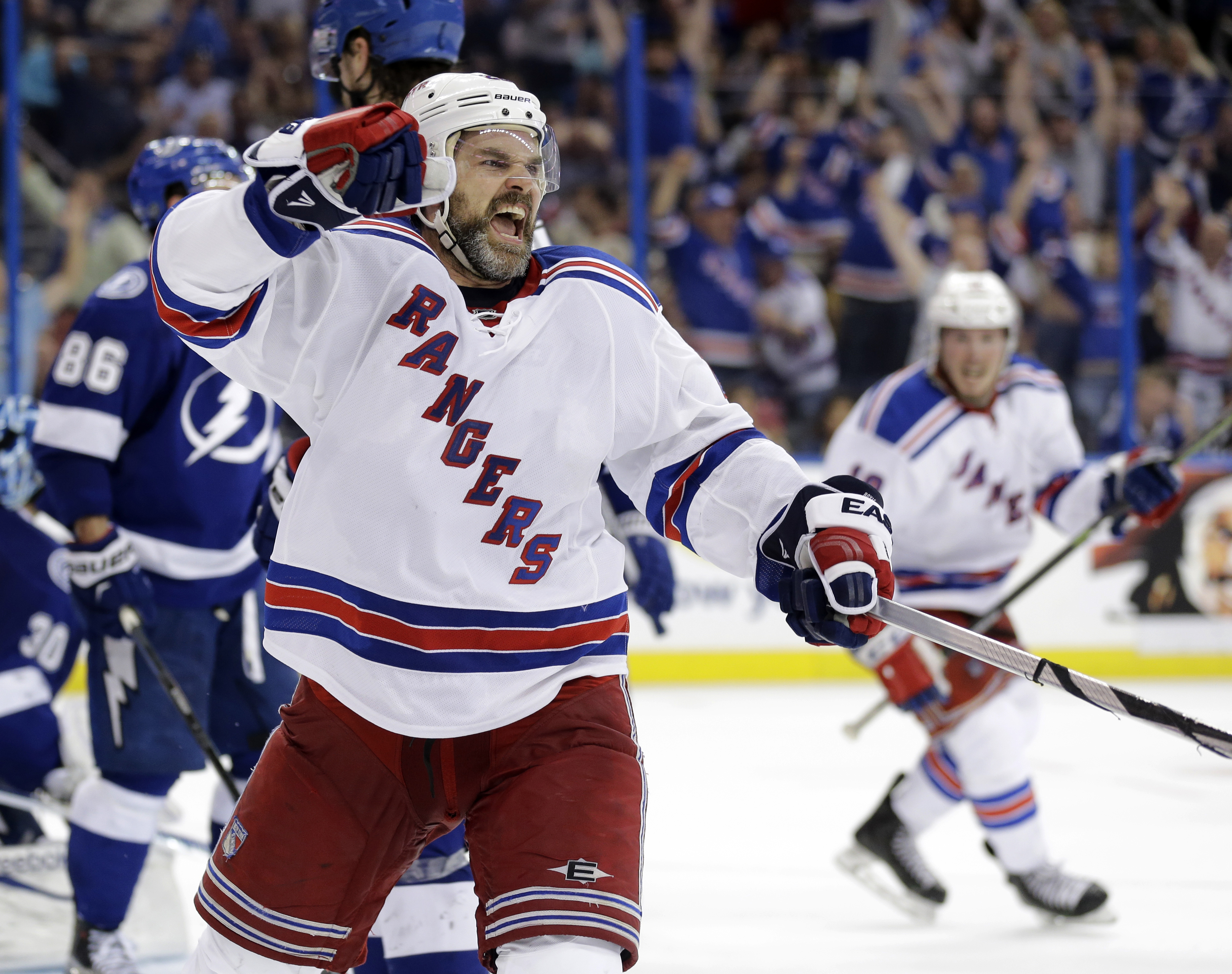 Kucherov scores in OT, Lightning beat Rangers 6-5 in Game 3