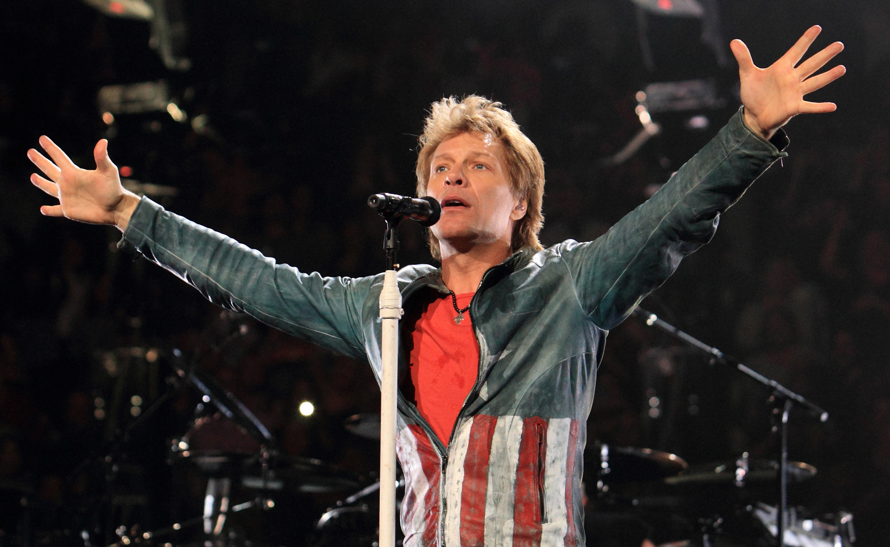 Jon Bon Jovi breaks out guitar at commencement address