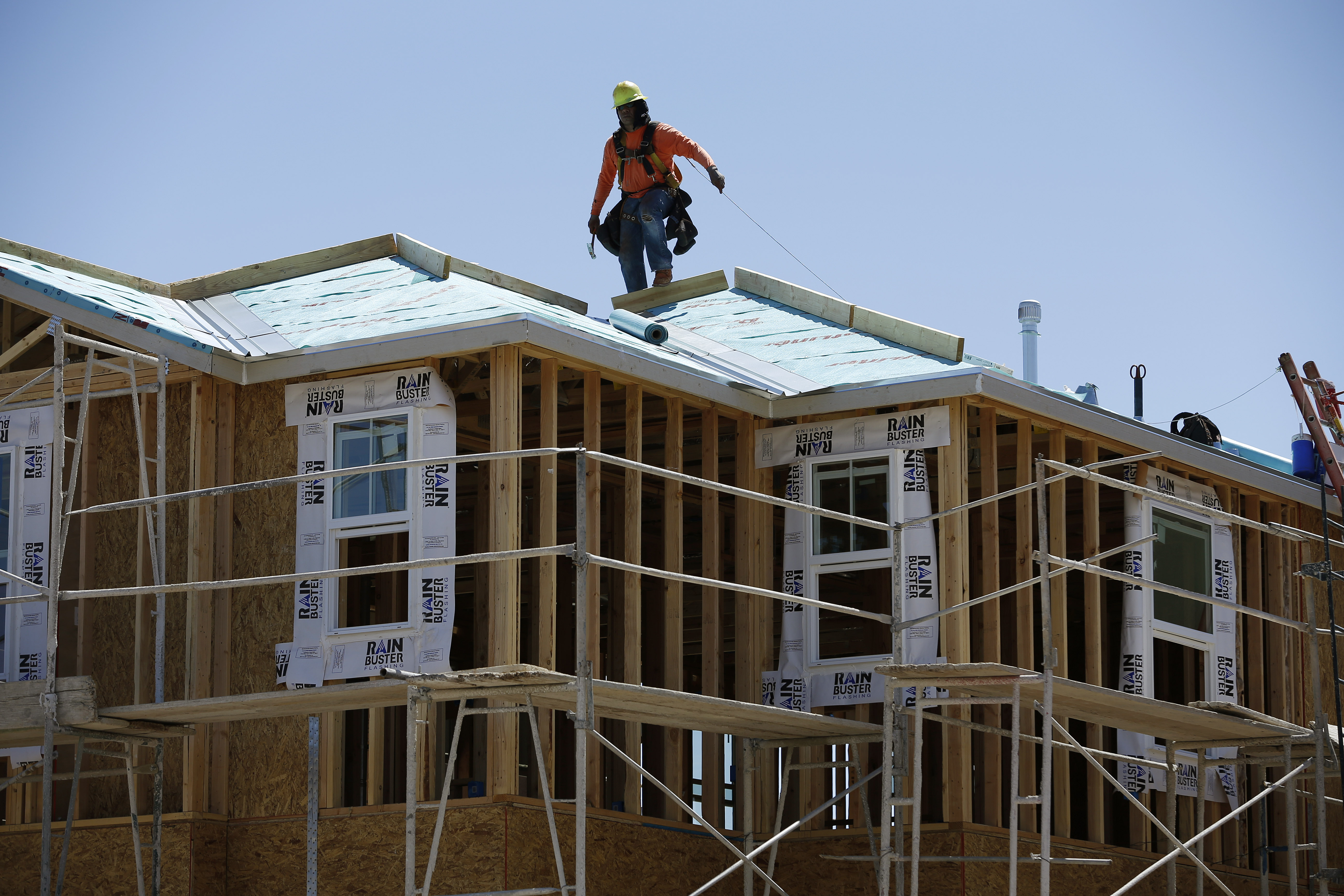 Gauge of US economy jumps 0.7 percent in April