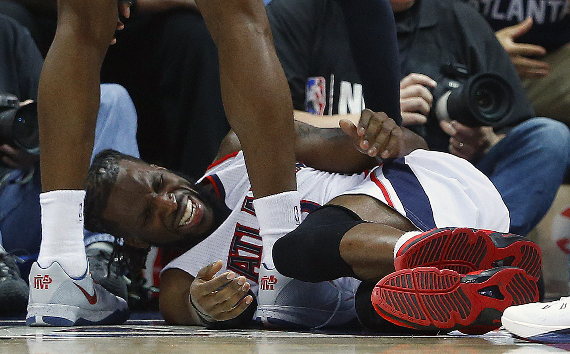 Hawks' Carroll avoids serious injury, listed as questionable