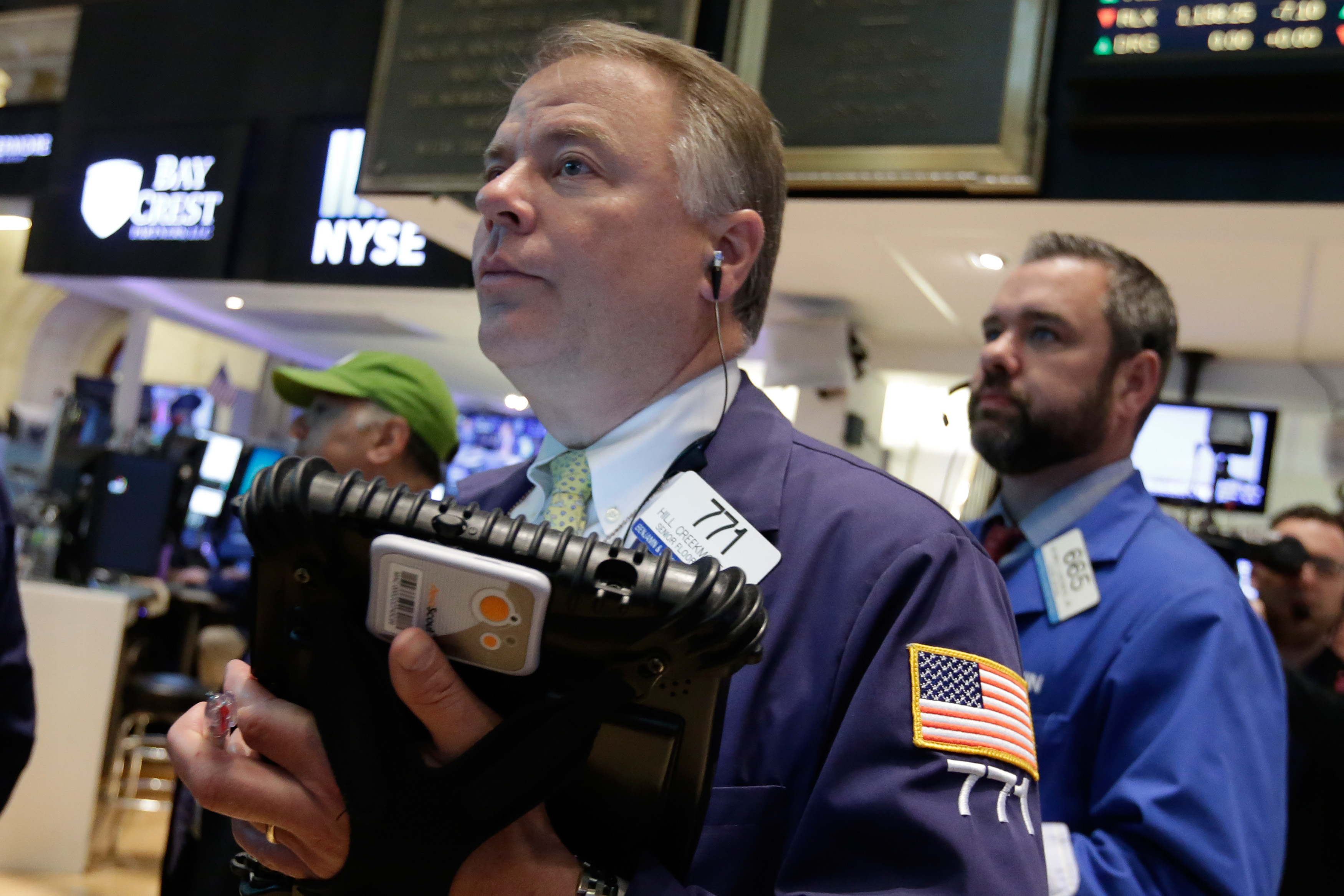 US stock market notches tiny gains; oil price rises sharply