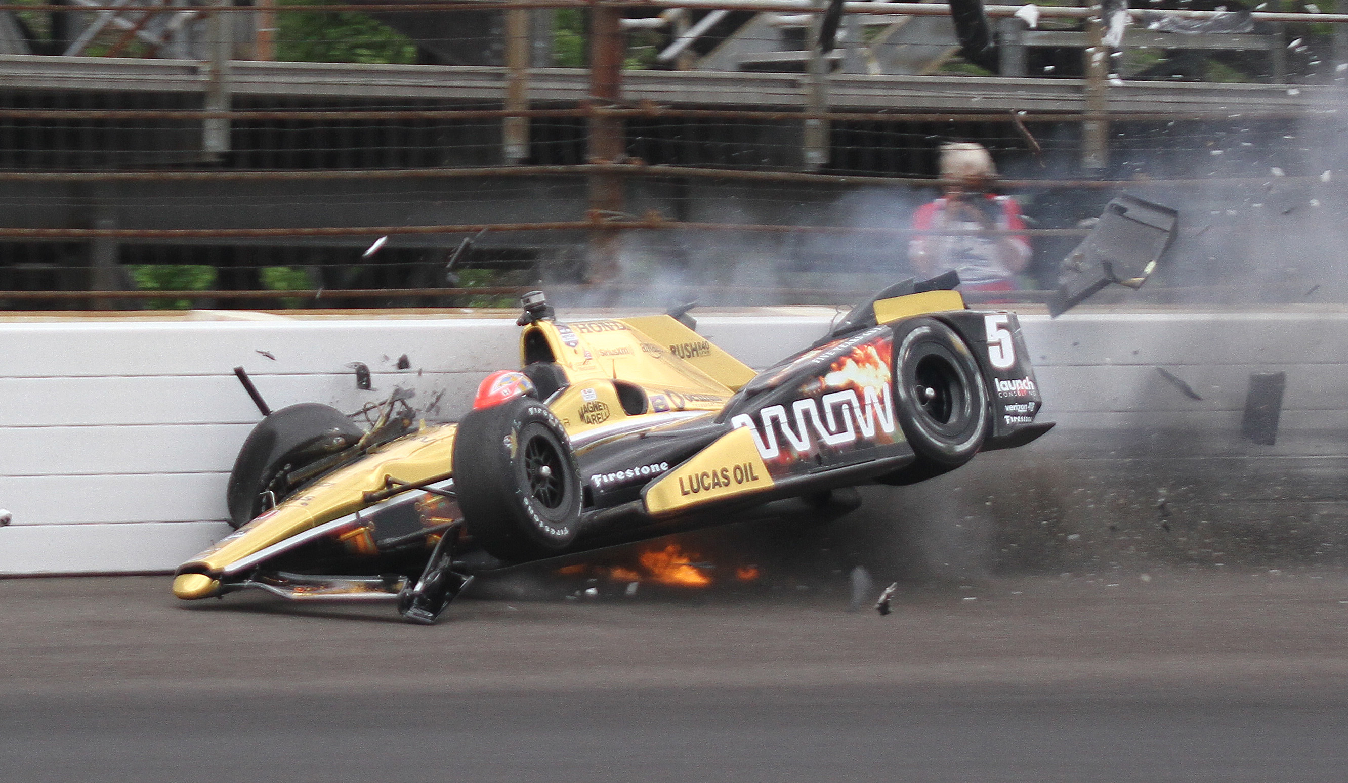 Logano: NASCAR can learn from IndyCar on safety crews