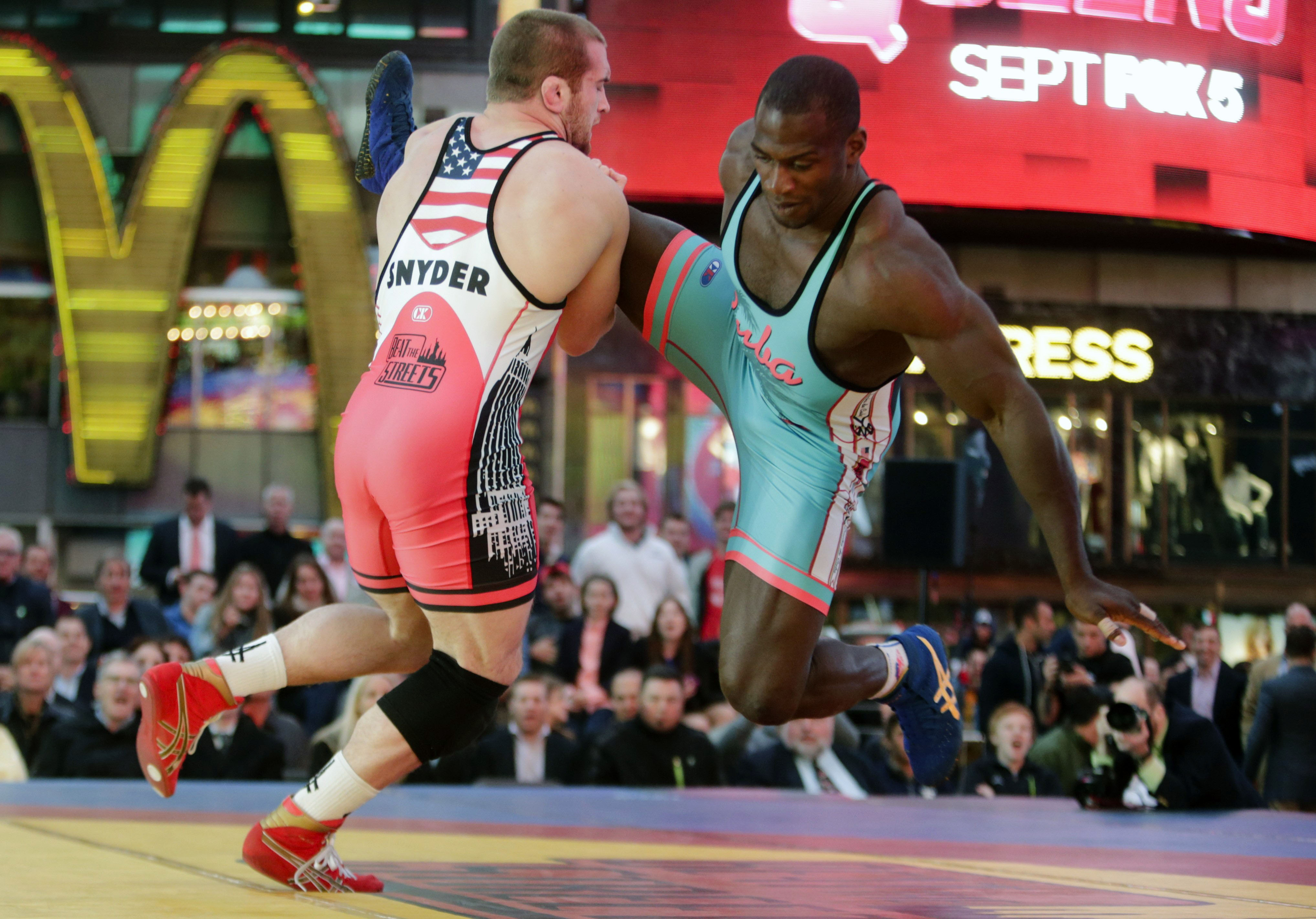 US beats Cuba 9-4 in wrestling exhibition in Times Square