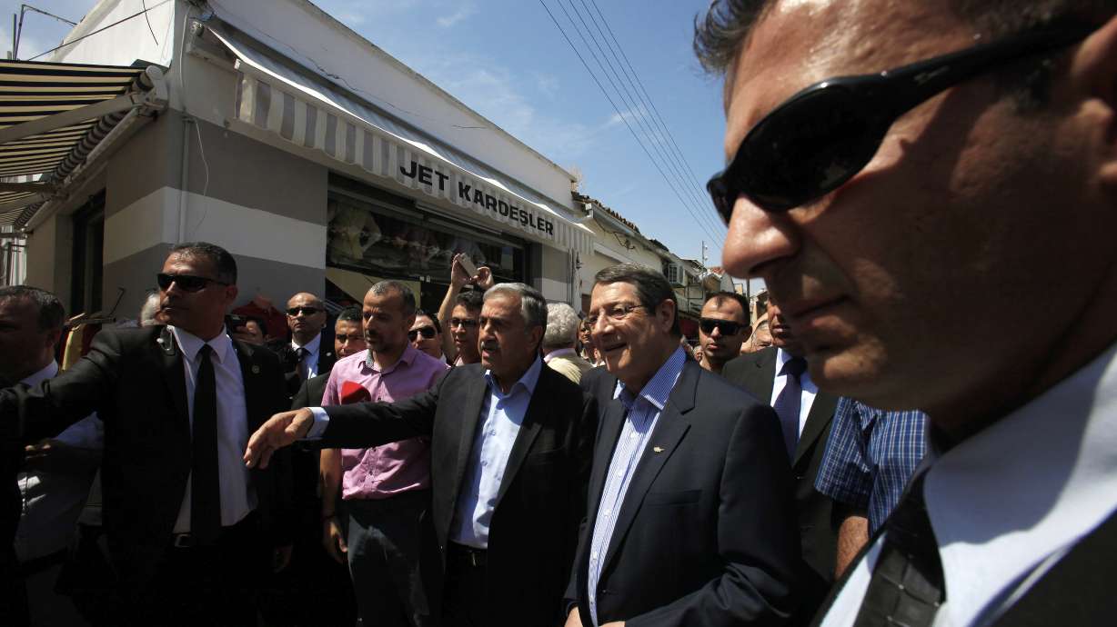 Cyprus' rival leaders take stroll through divided capital