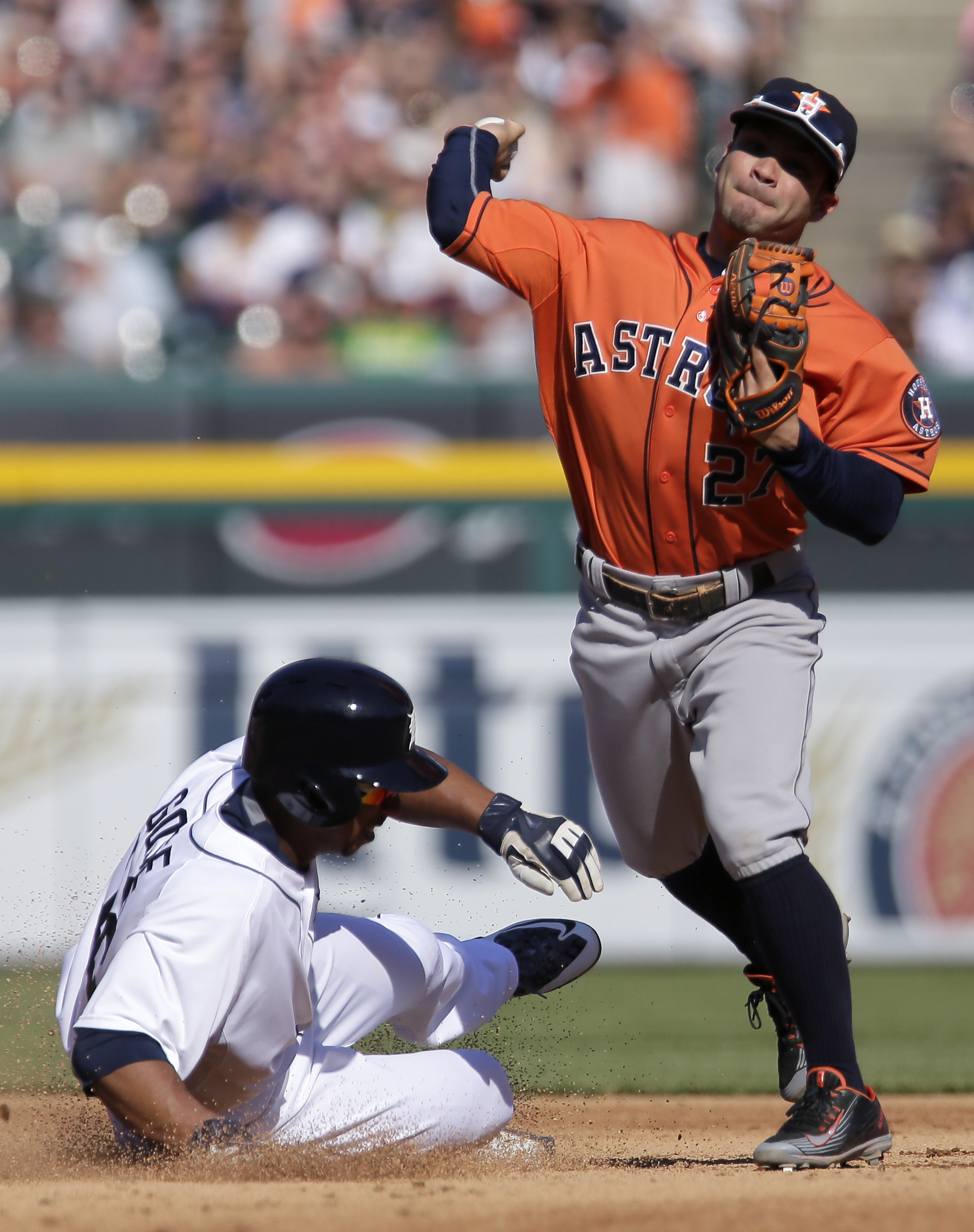 Astros turn 1st triple play since 2004, on Kinsler grounder