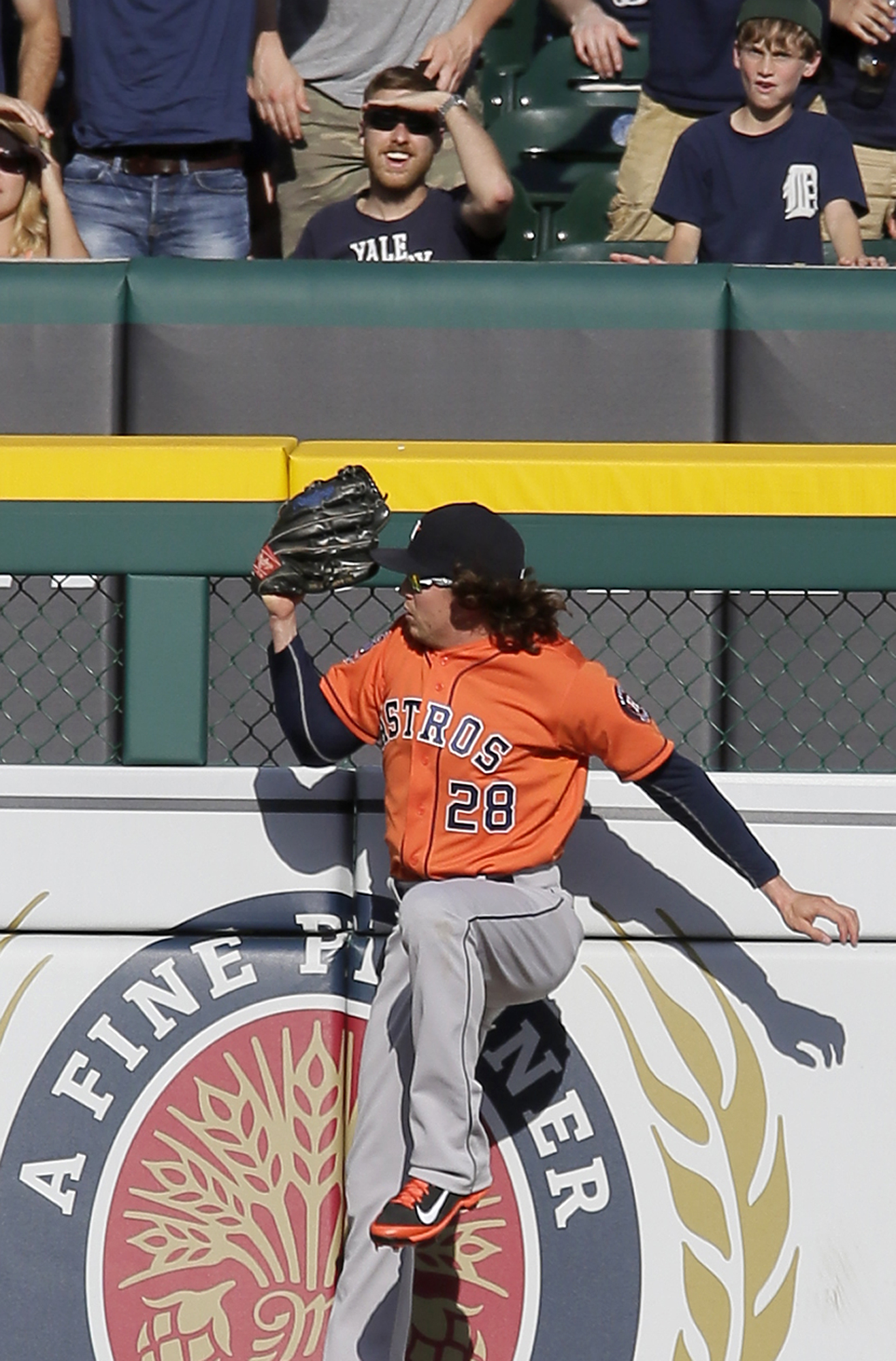Astros turn 1st triple play since 2004, beat Tigers