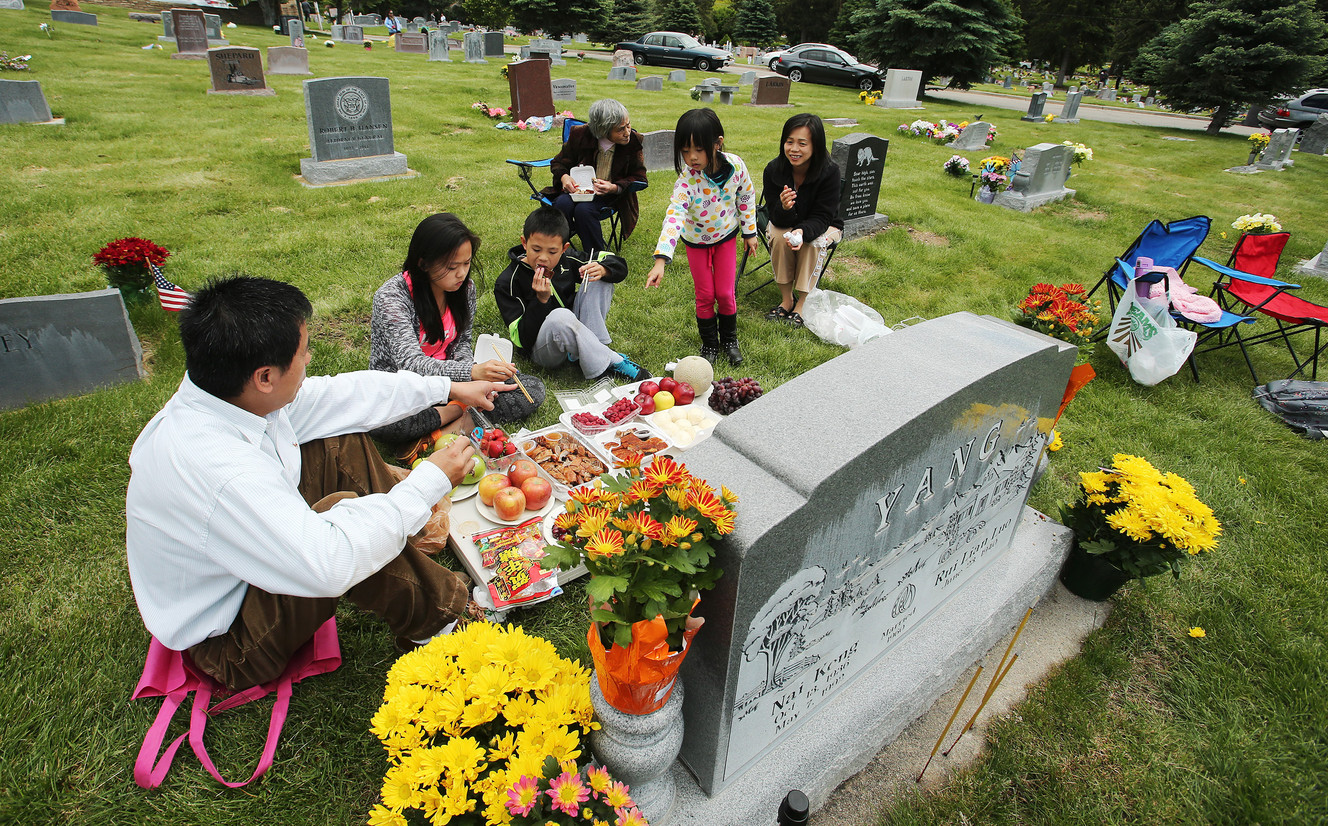 Utahns visit cemeteries, pay tribute to loved ones for Memorial Day