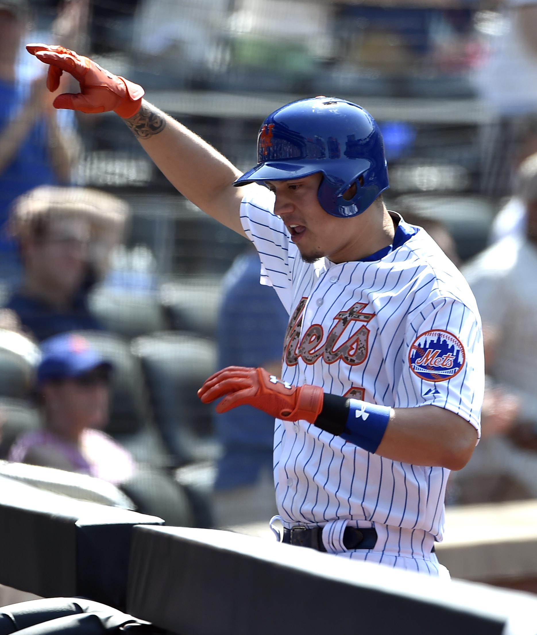 Colon gets 7th win, 2nd hit to lead Mets over Phillies 6-3