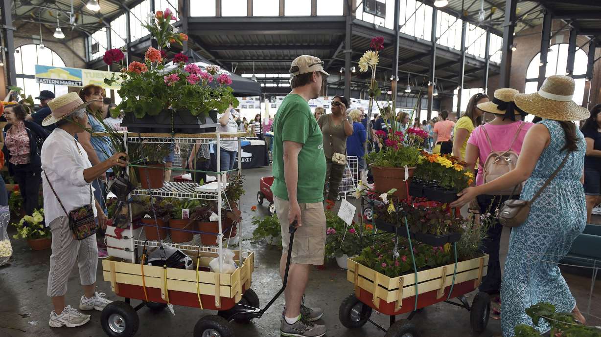 Consumer confidence edges up in May on improving job market