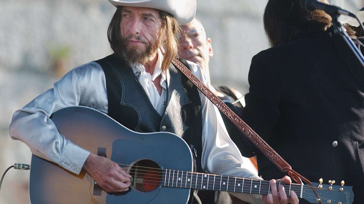 Newport festival to mark 50th year since Dylan went electric