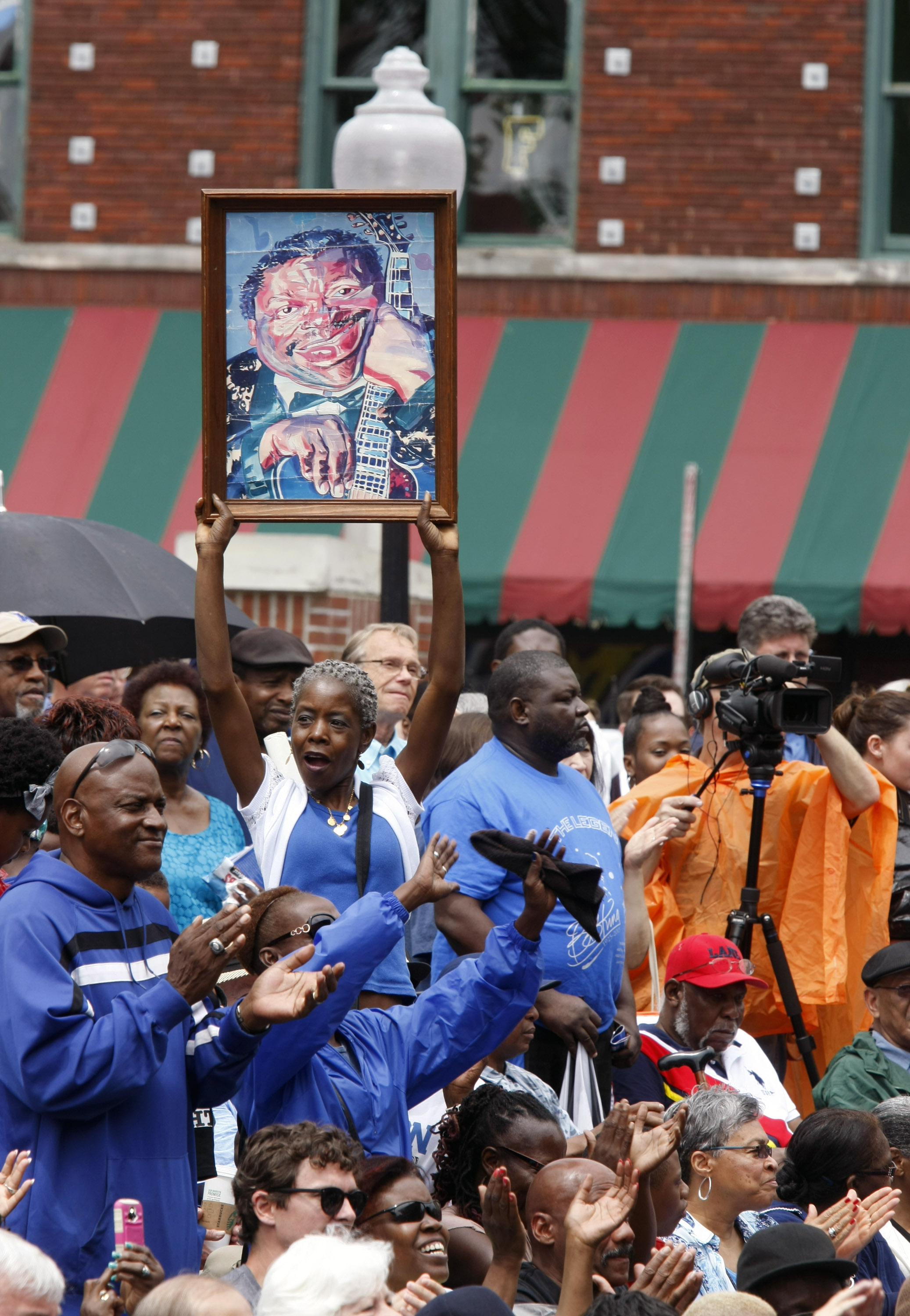 Blues legend B.B. King honored with Memphis processional