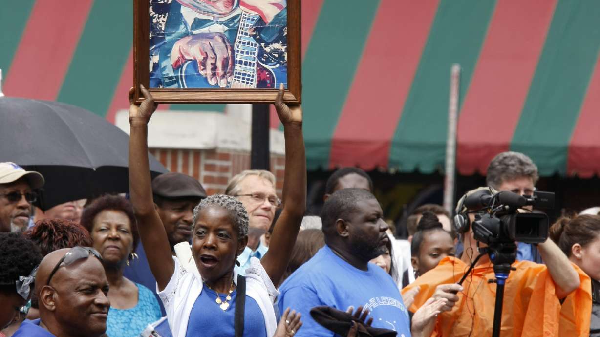 Blues legend B.B. King honored with Memphis processional