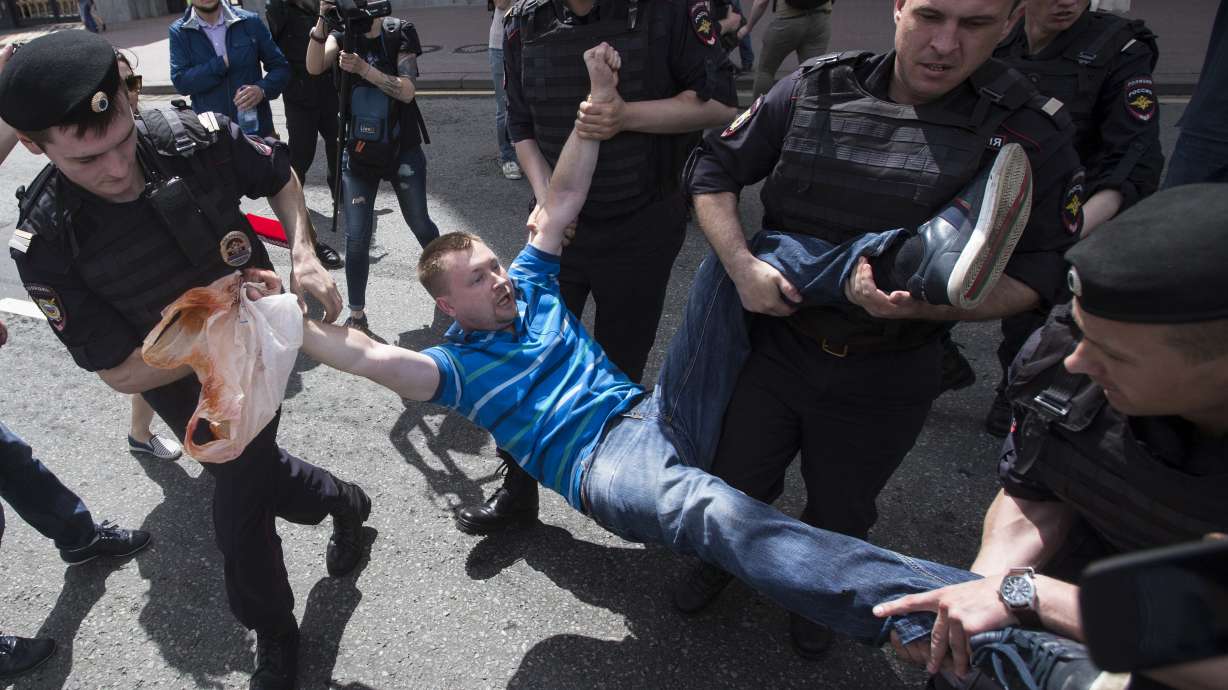 Gay-rights activists clash with foes in Moscow, 15 detained
