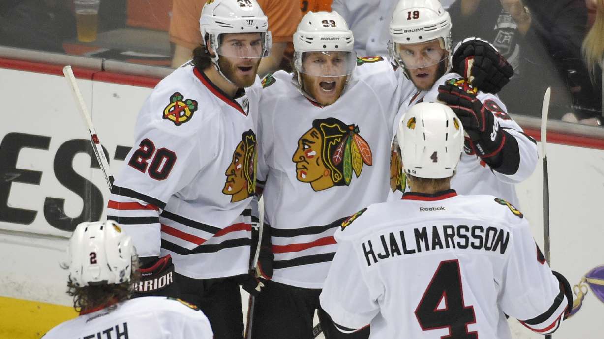 Blackhawks roll into Cup Finals, beating Ducks 5-3 in Game 7