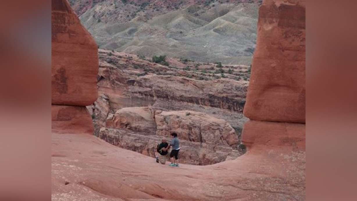 Woman takes photo of proposal at Arches, hopes to locate couple