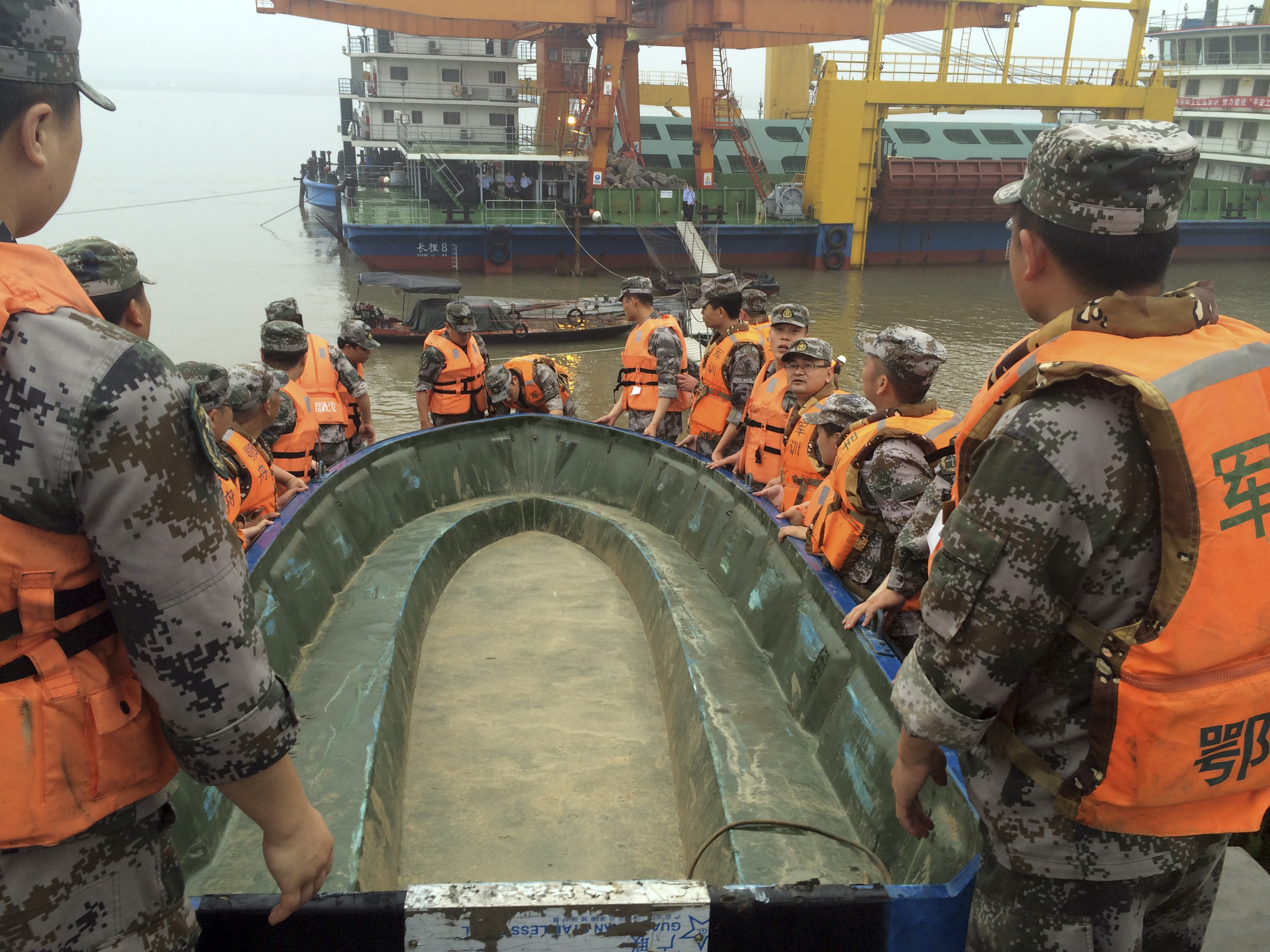 Report: Survivors yell for help in China boat sinking