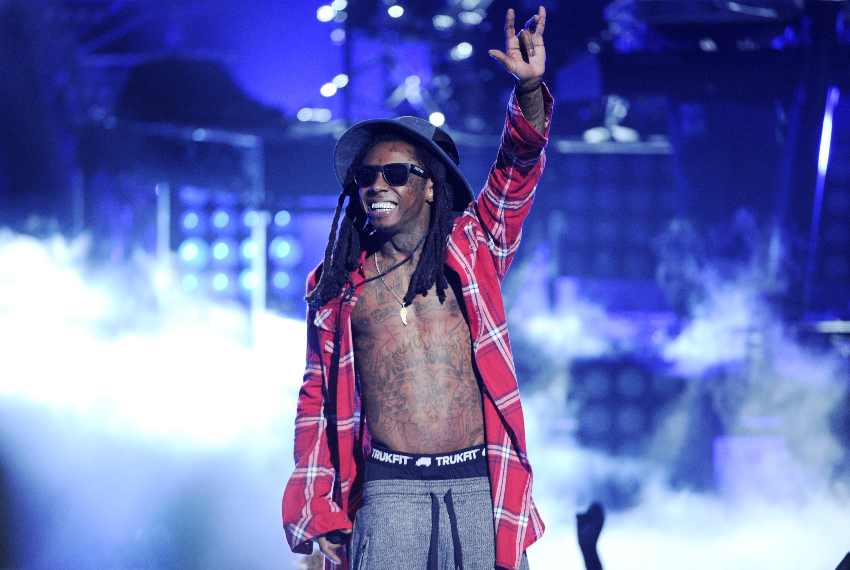Atlanta man surrenders in shooting of Lil Wayne's tour bus