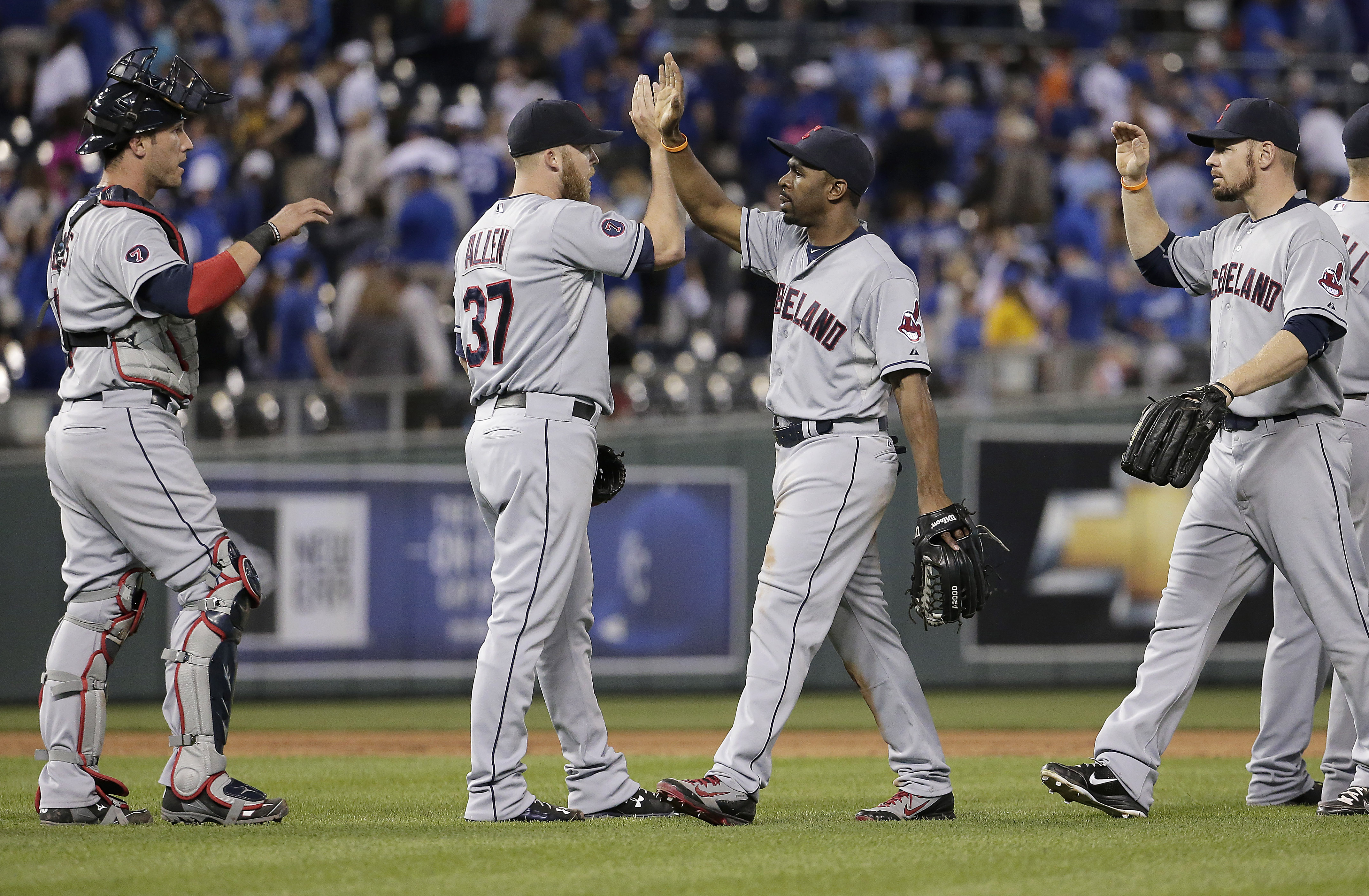 MLB apologizes to Royals for costly glitch in replay system