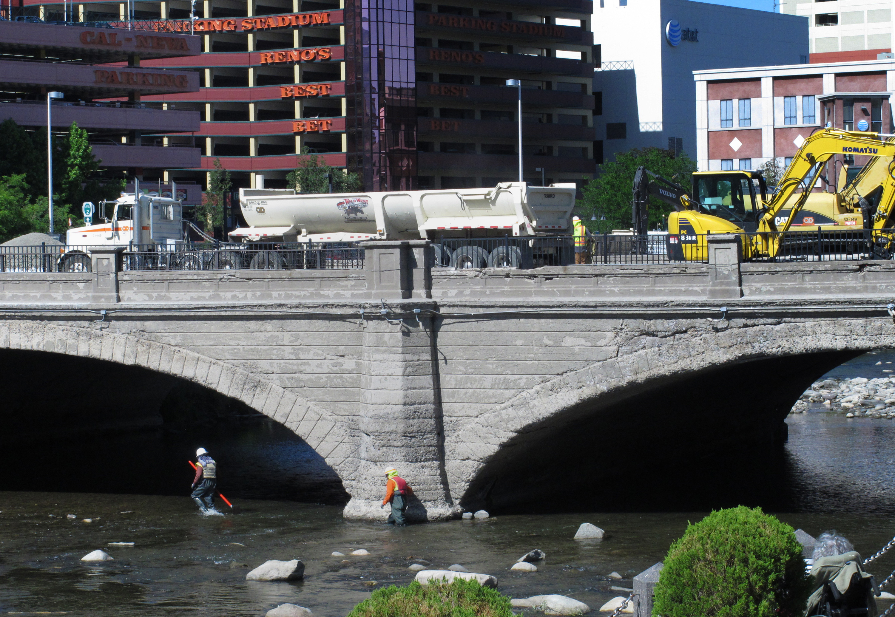 Reno bids farewell to 1905 bridge made famous by divorce