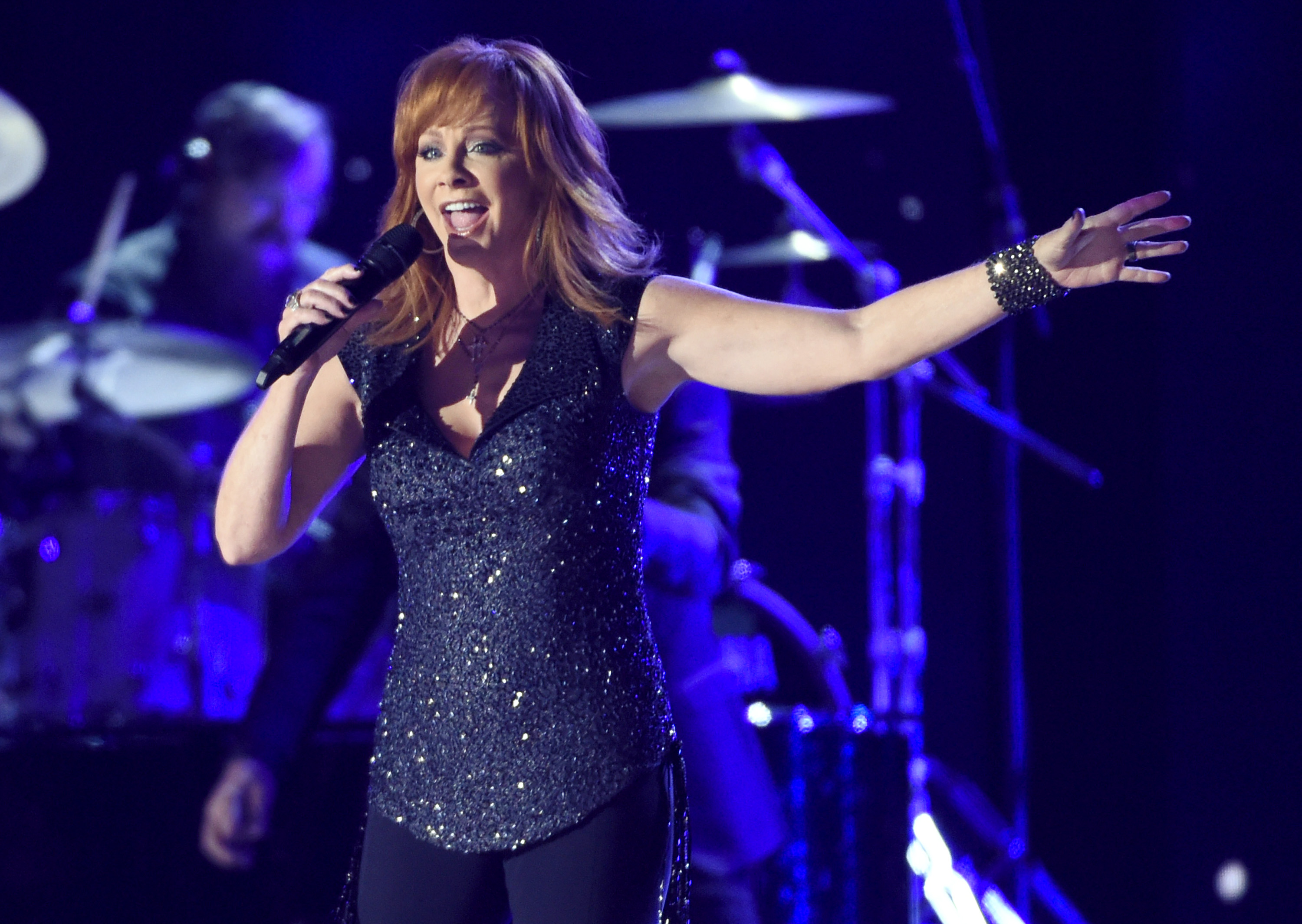 Reba McEntire, Darius Rucker to perform at 2015 CMT Awards