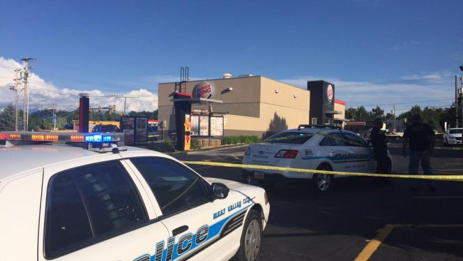 Hombre muere luego de recibir balazo en tiroteo frente de Burger King en West Valley