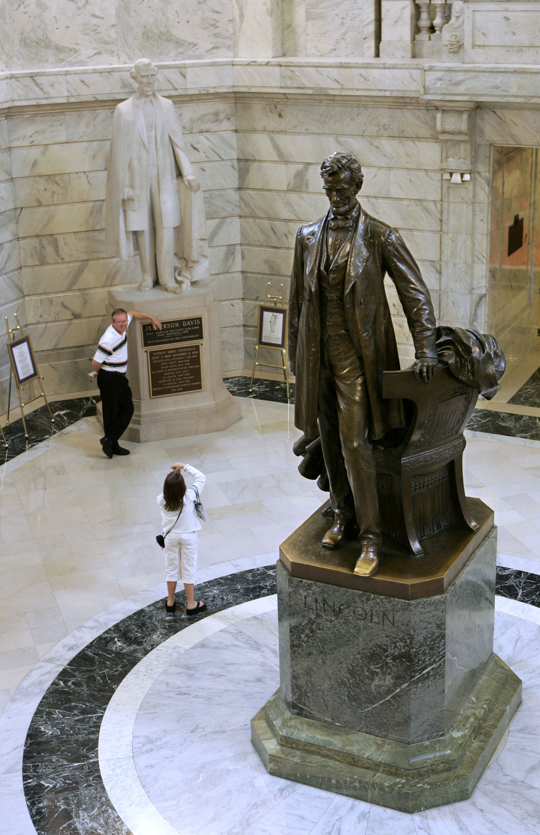 After Charleston, South revisits its many Confederate images