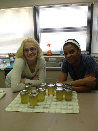 Ashley Cameron (left) and Keisha Summers (right) work at O-Town Kitchen, a a sustainable food and employment program that aims to employ homeless parents. (Photo: Isaac Farley)
