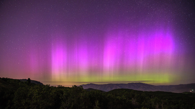 Fotógrafo captura una aurora boreal desde las montañas de Utah 