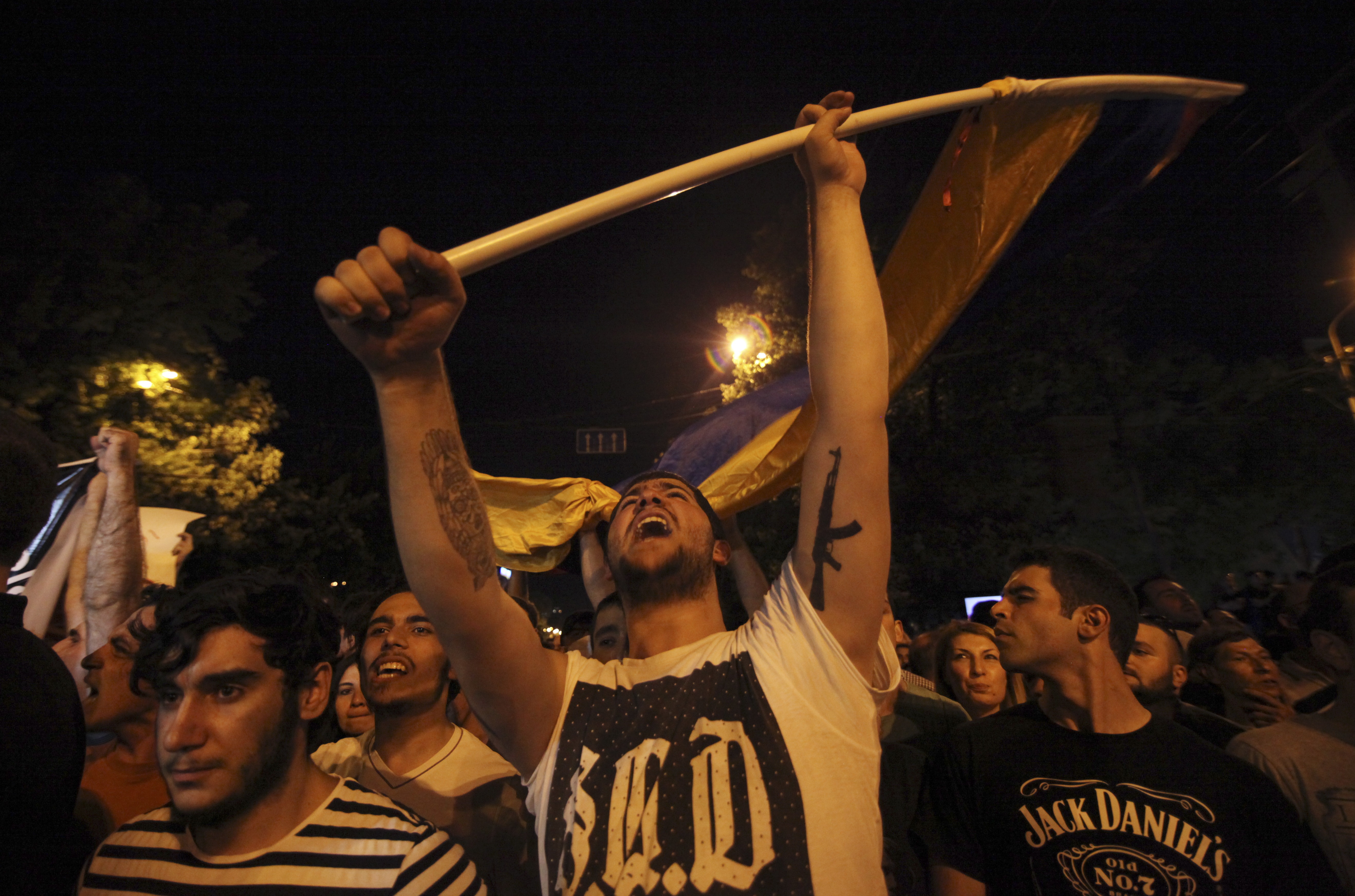 Armenian protesters block road for 3rd day over energy hikes