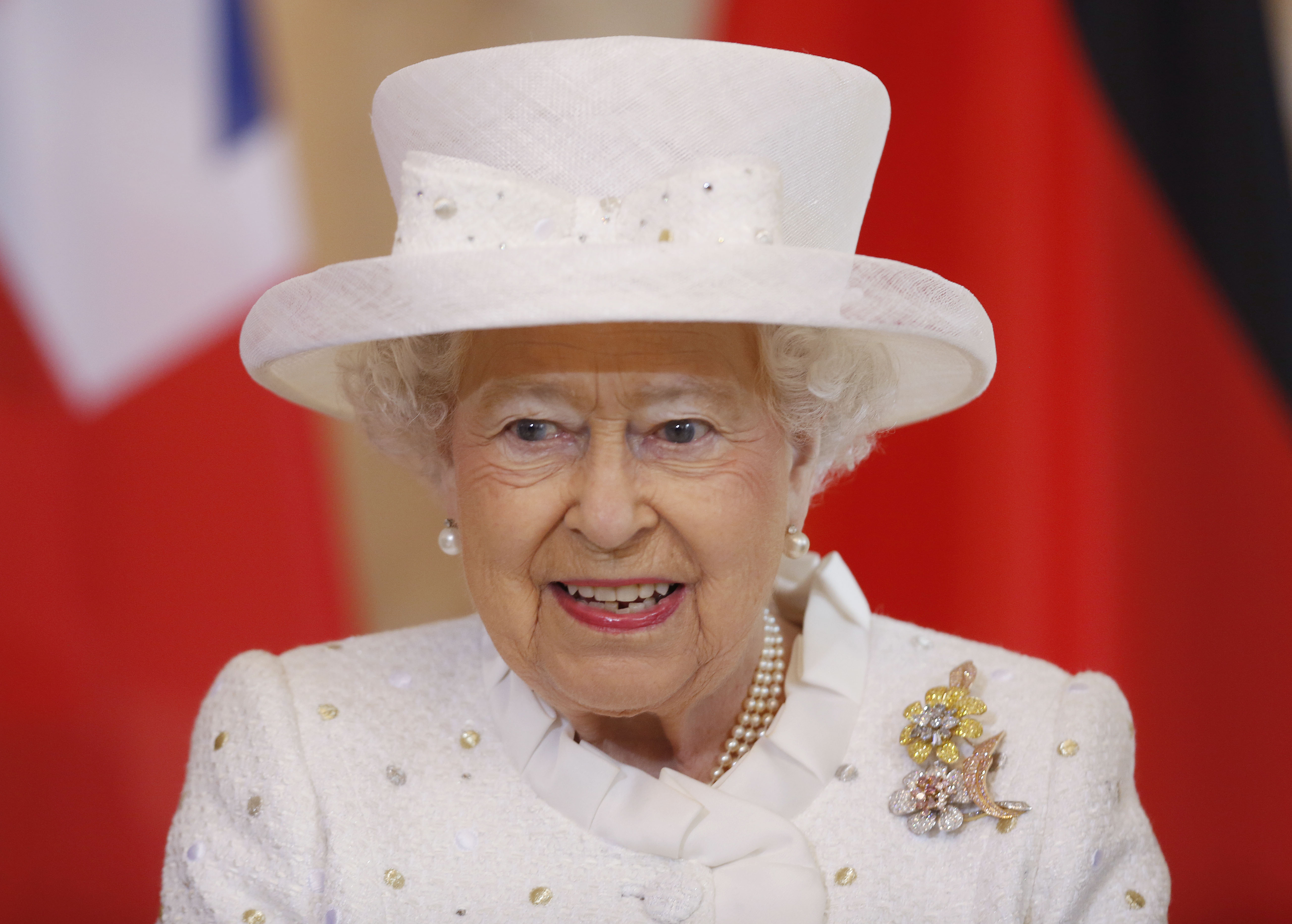 Buckingham Palace needs repairs; queen may have to leave