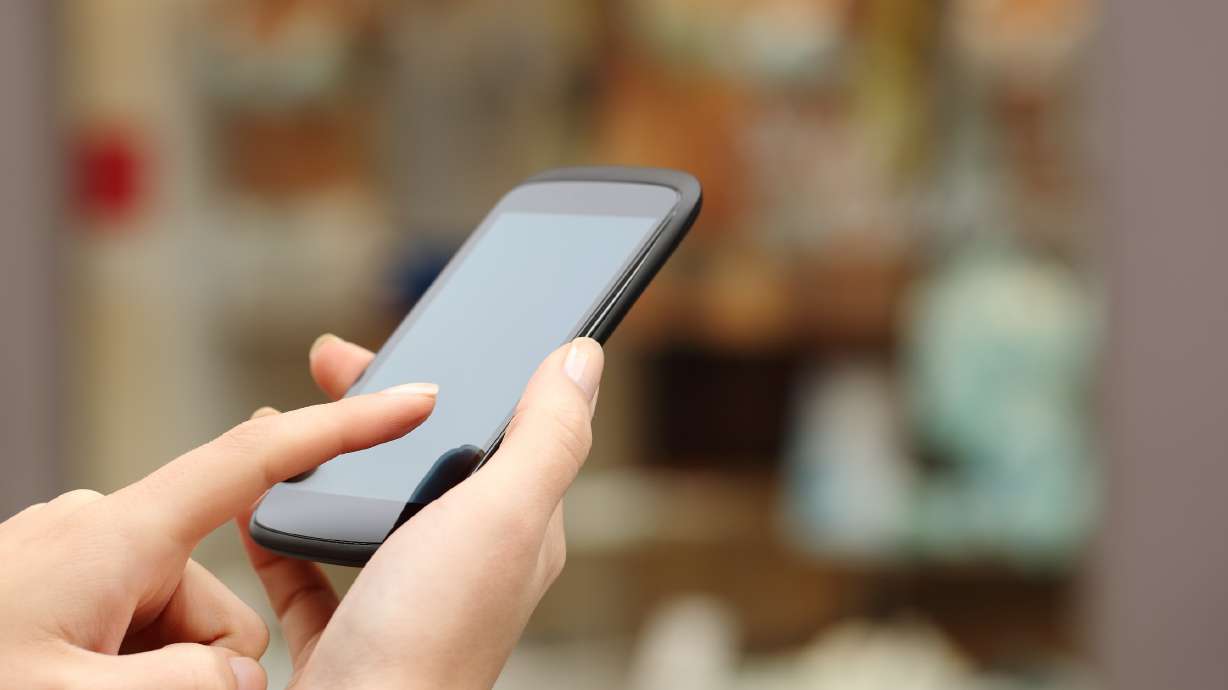 How small business owners can take advantage of cell phone deals