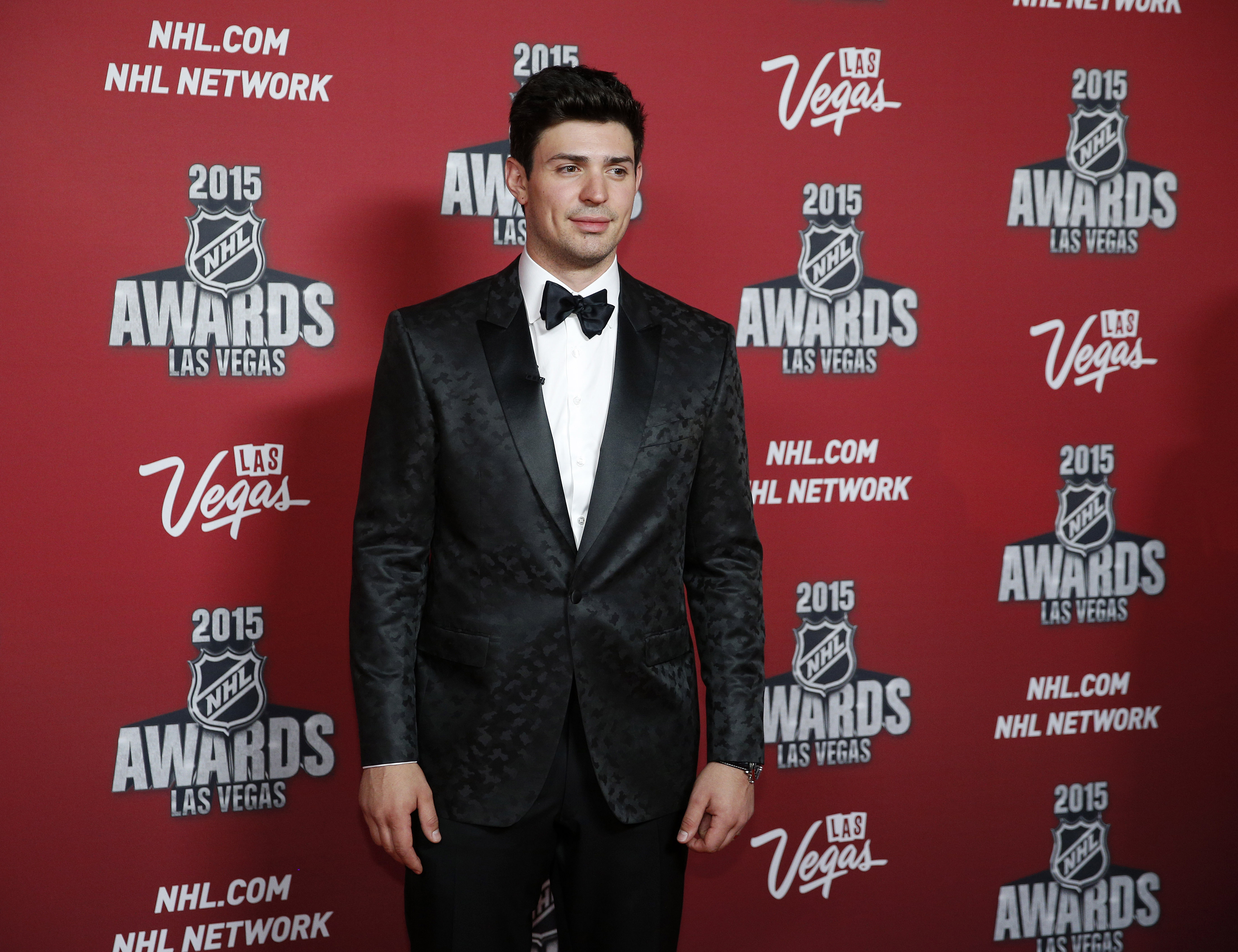 Carey Price wins Hart, Vezina, Lindsay honors at NHL Awards
