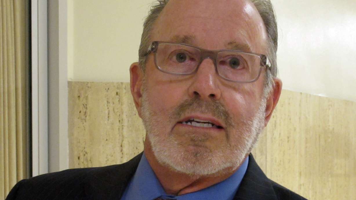 Judge blocks Kansas' ban on 2nd-trimester abortion procedure