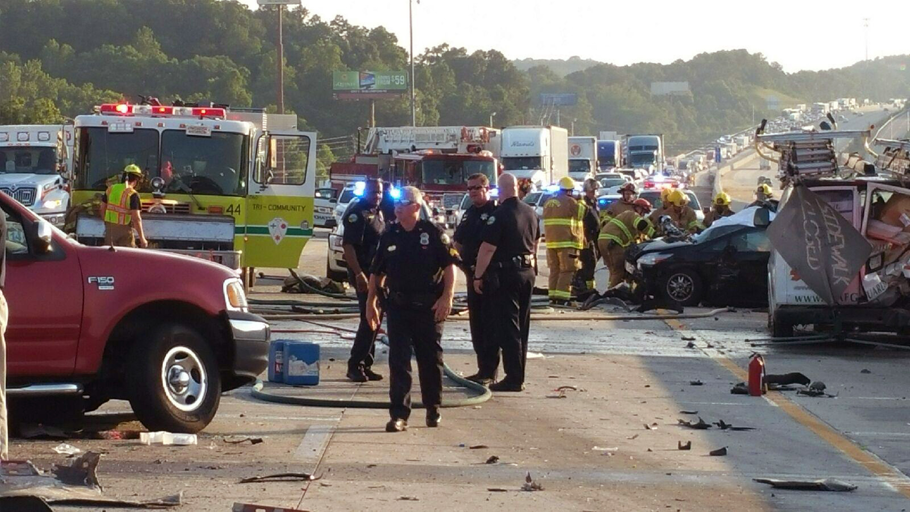 Police identify 6 killed in crash on Tennessee highway