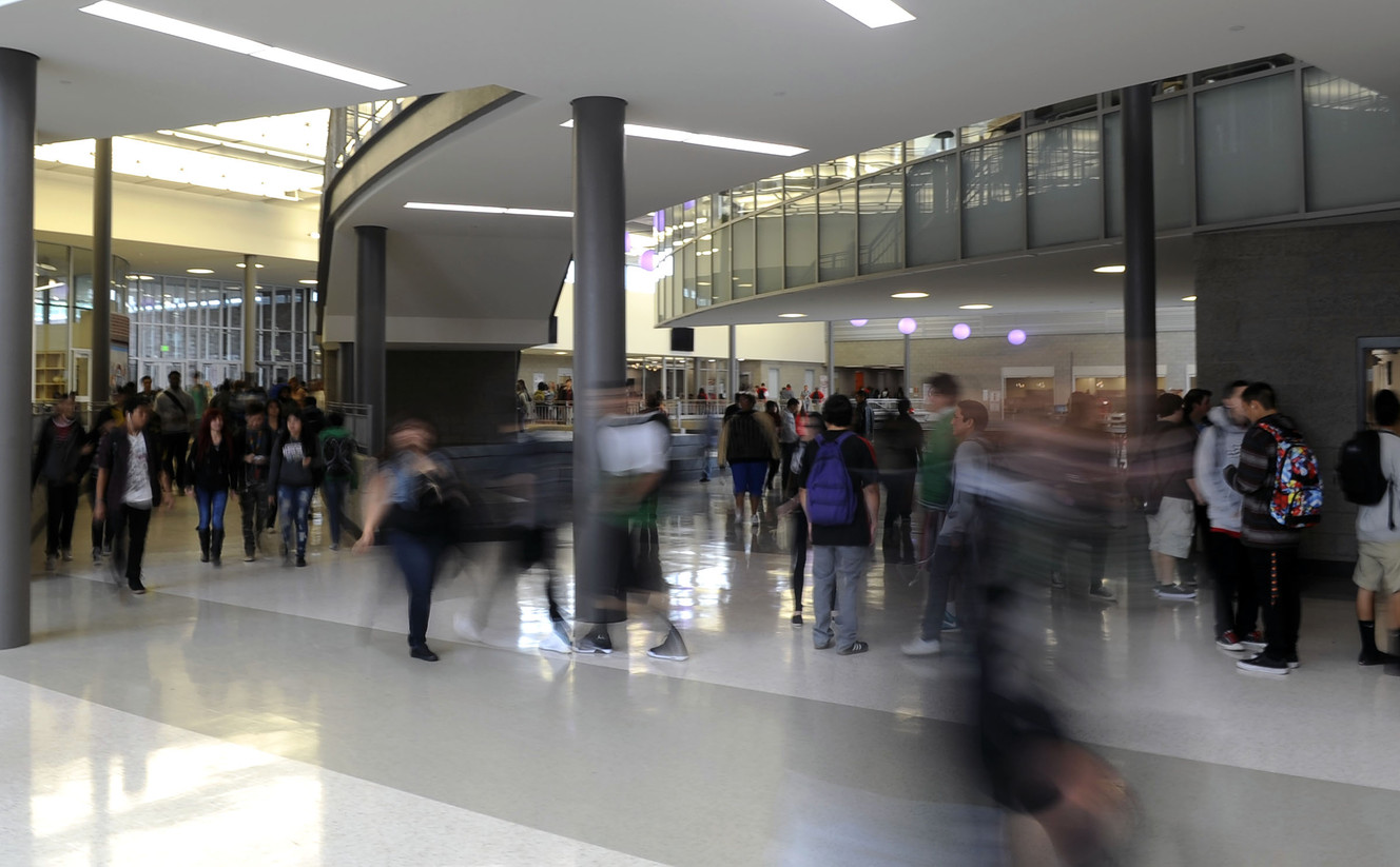 Four-year high school 'a better pedagogical model,' say parents, educators