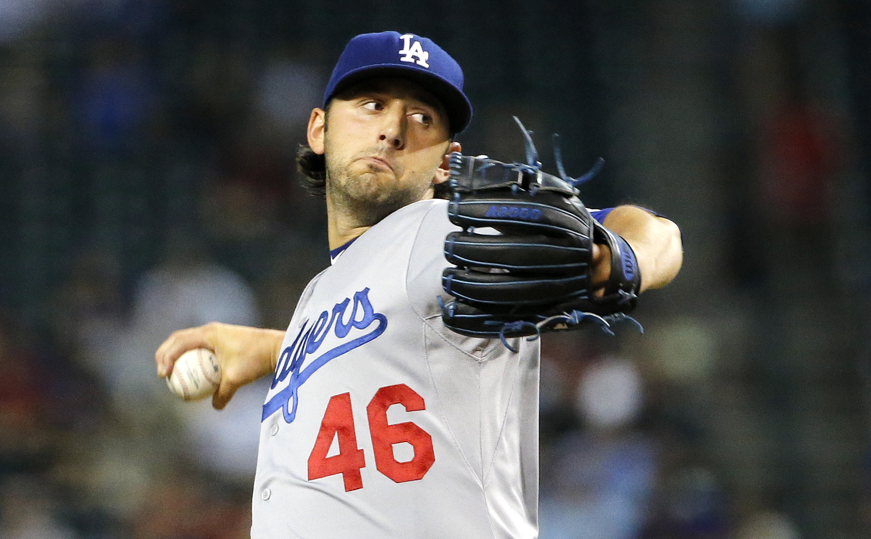 Dodgers pitcher Mike Bolsinger leaves with flu-like symptoms