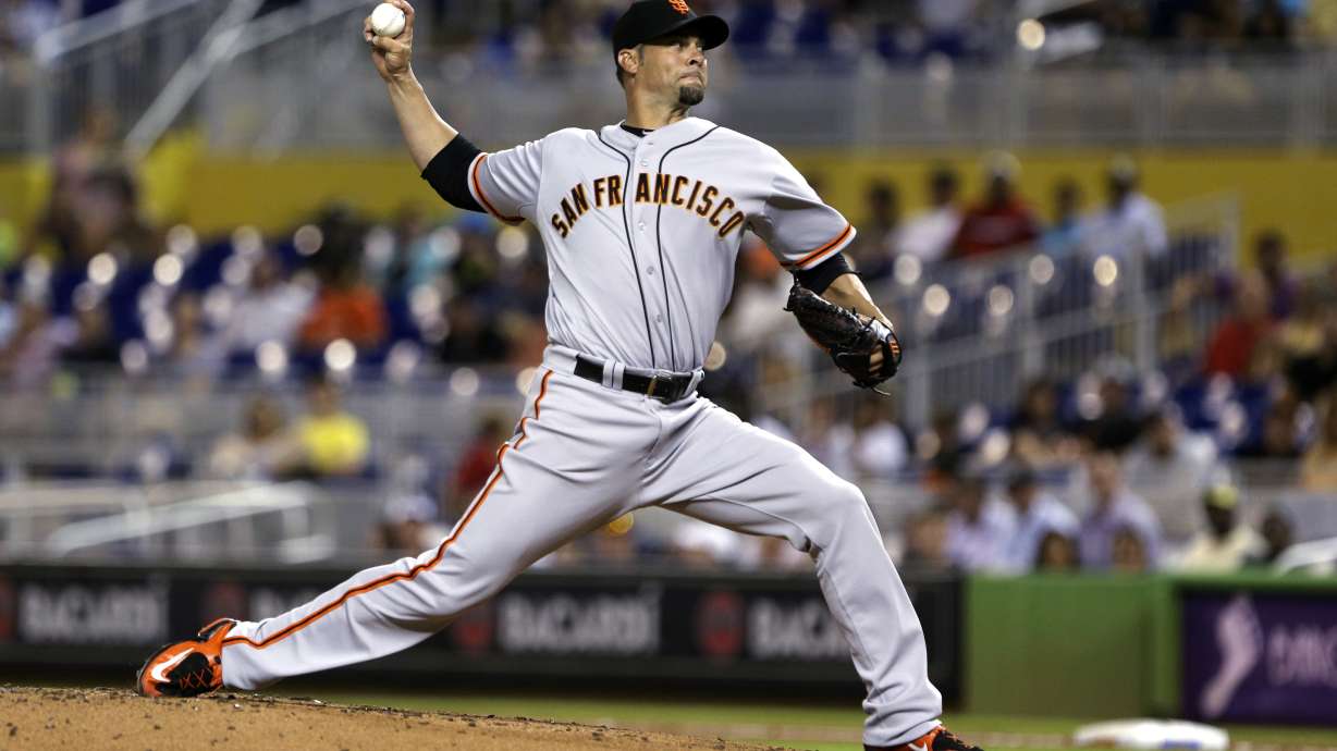 Gordon's inside-the-park homer helps Marlins beat Giants 5-3