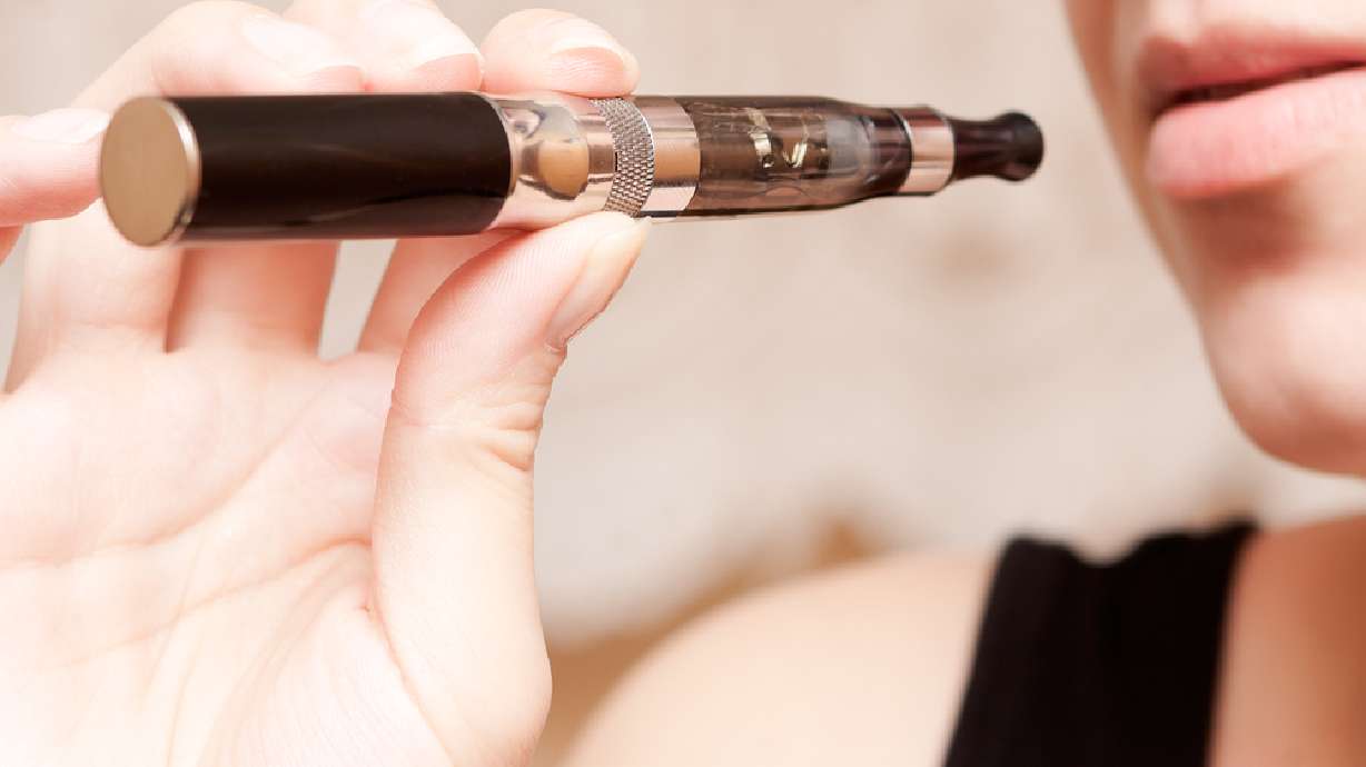 UK doctors embrace e-cigarettes as US officials shy away