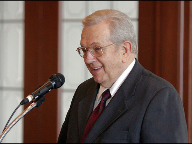 Presidente Boyd K. Packer de la Iglesia SUD fallece a los 90 años 