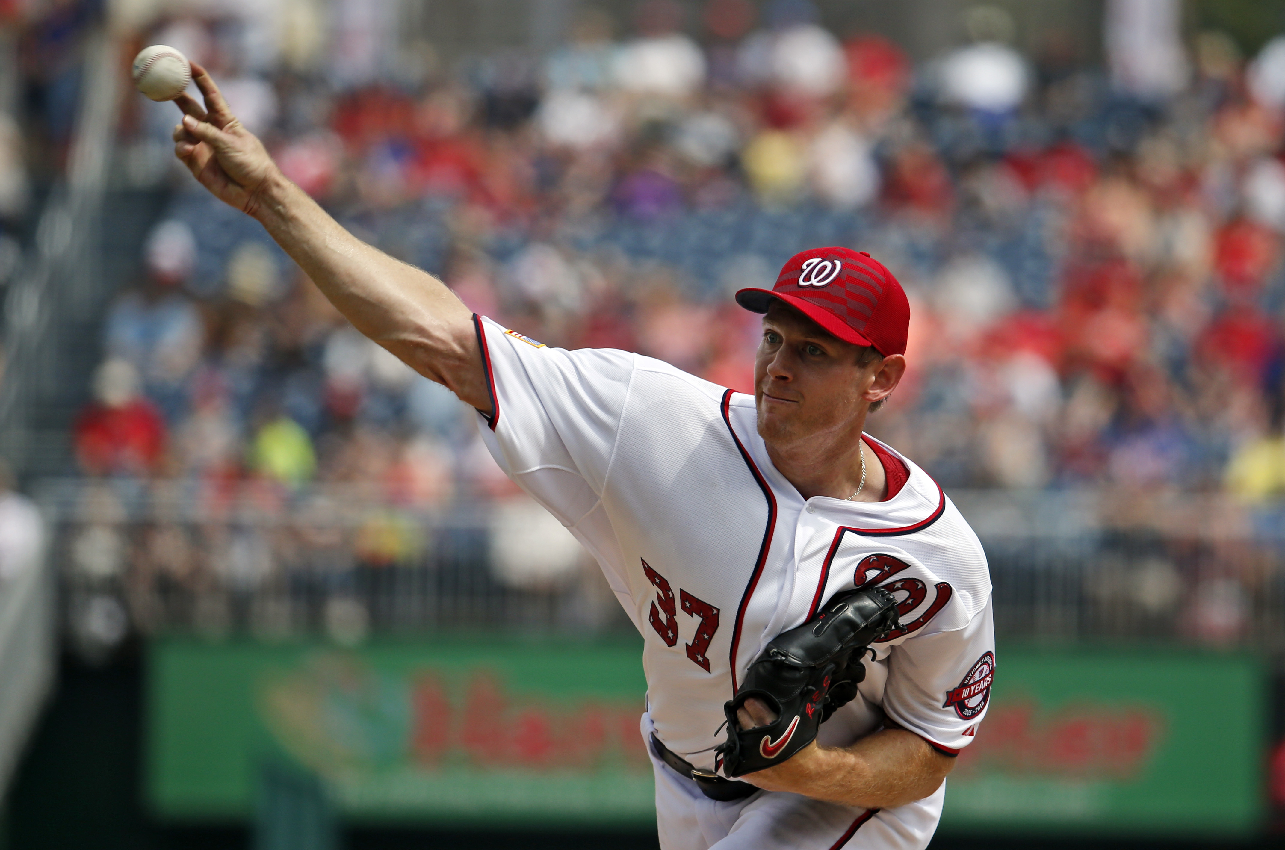 Nationals pitcher Strasburg exits early with injury