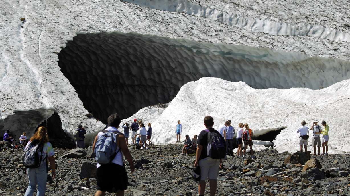 Sheriff: 1 dead, 4 injured in Washington ice cave collapse