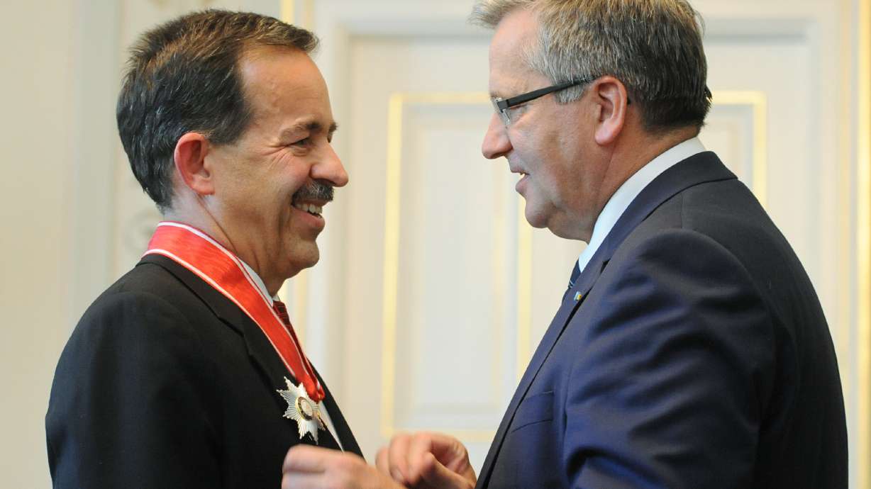 Outgoing US ambassador to Poland is honored for his service