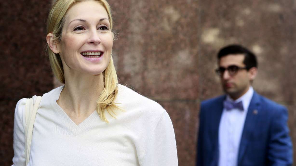 Actress Kelly Rutherford testifies at custody hearing