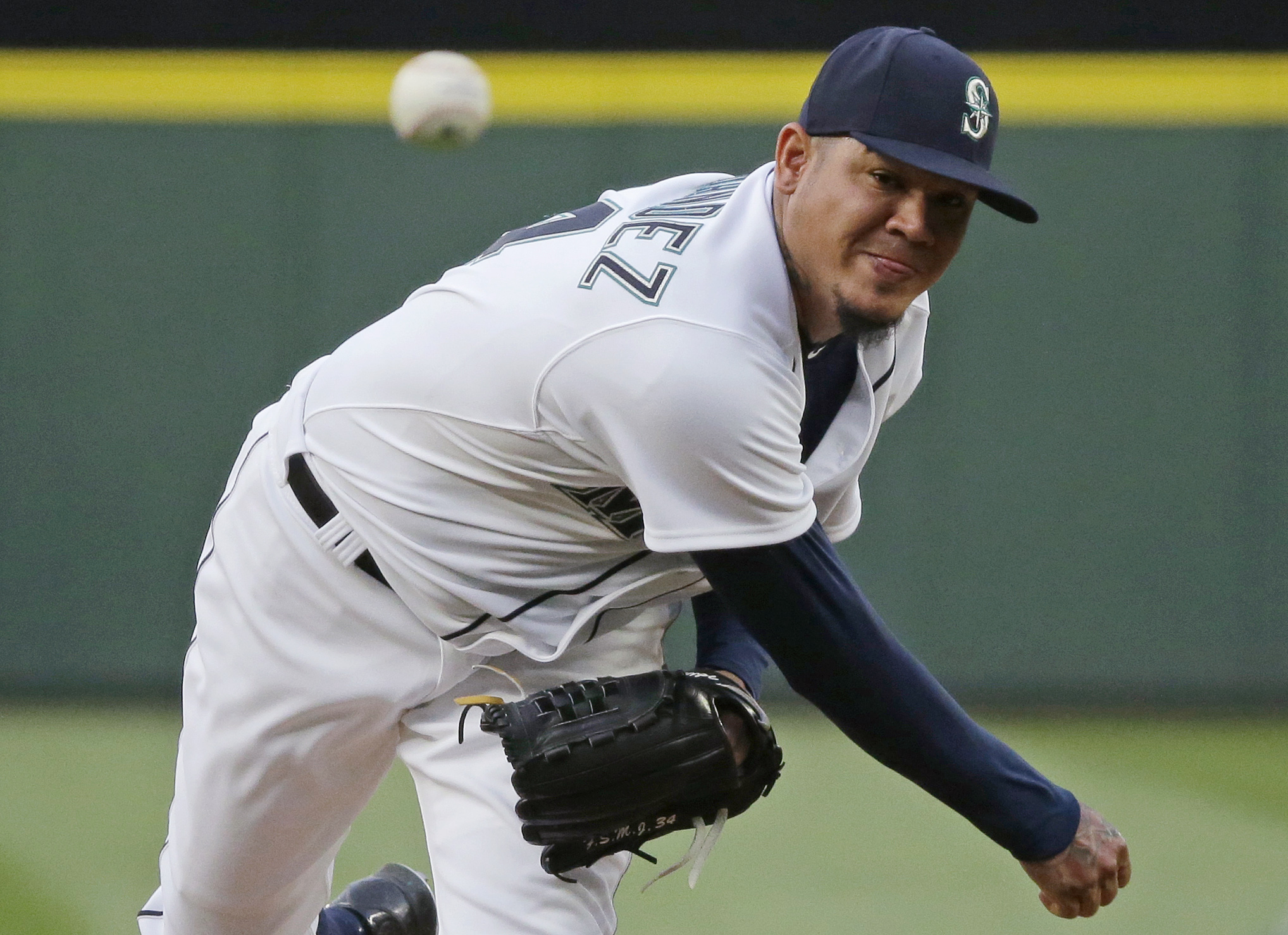 Hernandez gets 11th win, Mariners beat Angels 7-2